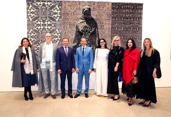 Azərbaycan xalçaları Bəhreyndə müasir incəsənət muzeyinin daimi kolleksiyasına daxil edildi (FOTO)