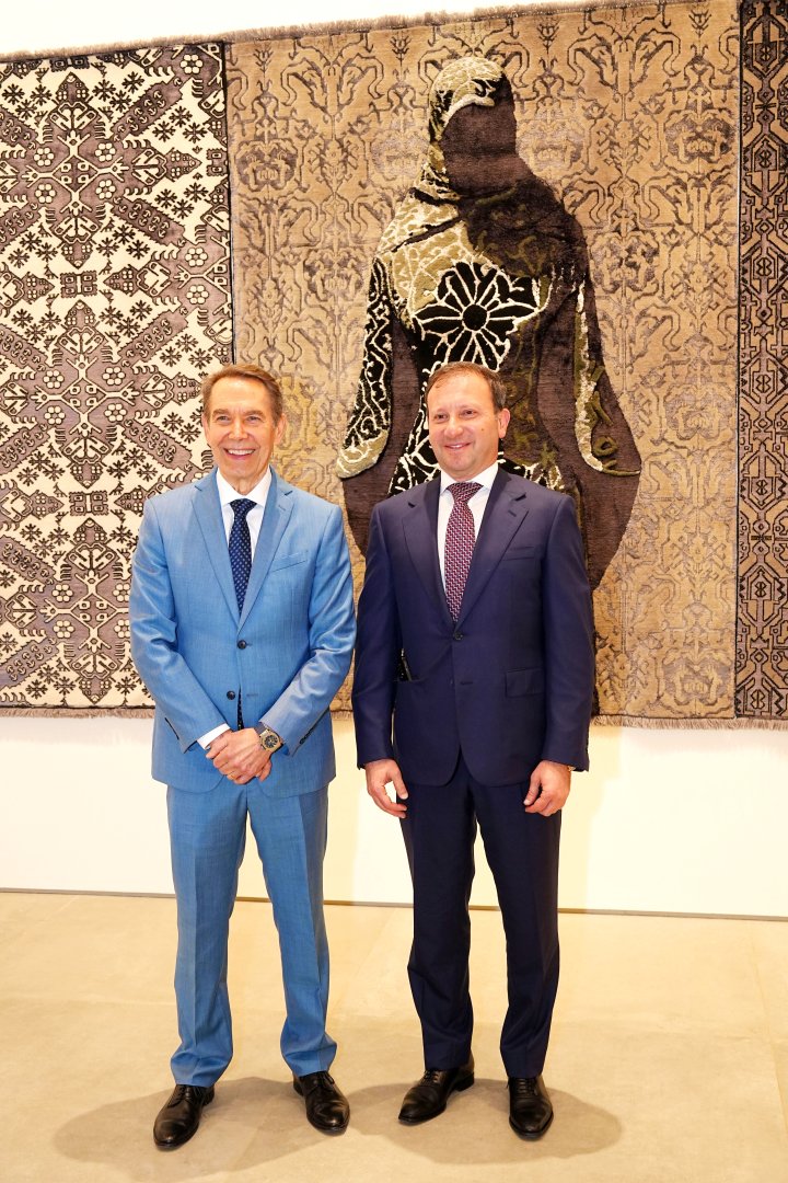 Azərbaycan xalçaları Bəhreyndə müasir incəsənət muzeyinin daimi kolleksiyasına daxil edildi (FOTO)