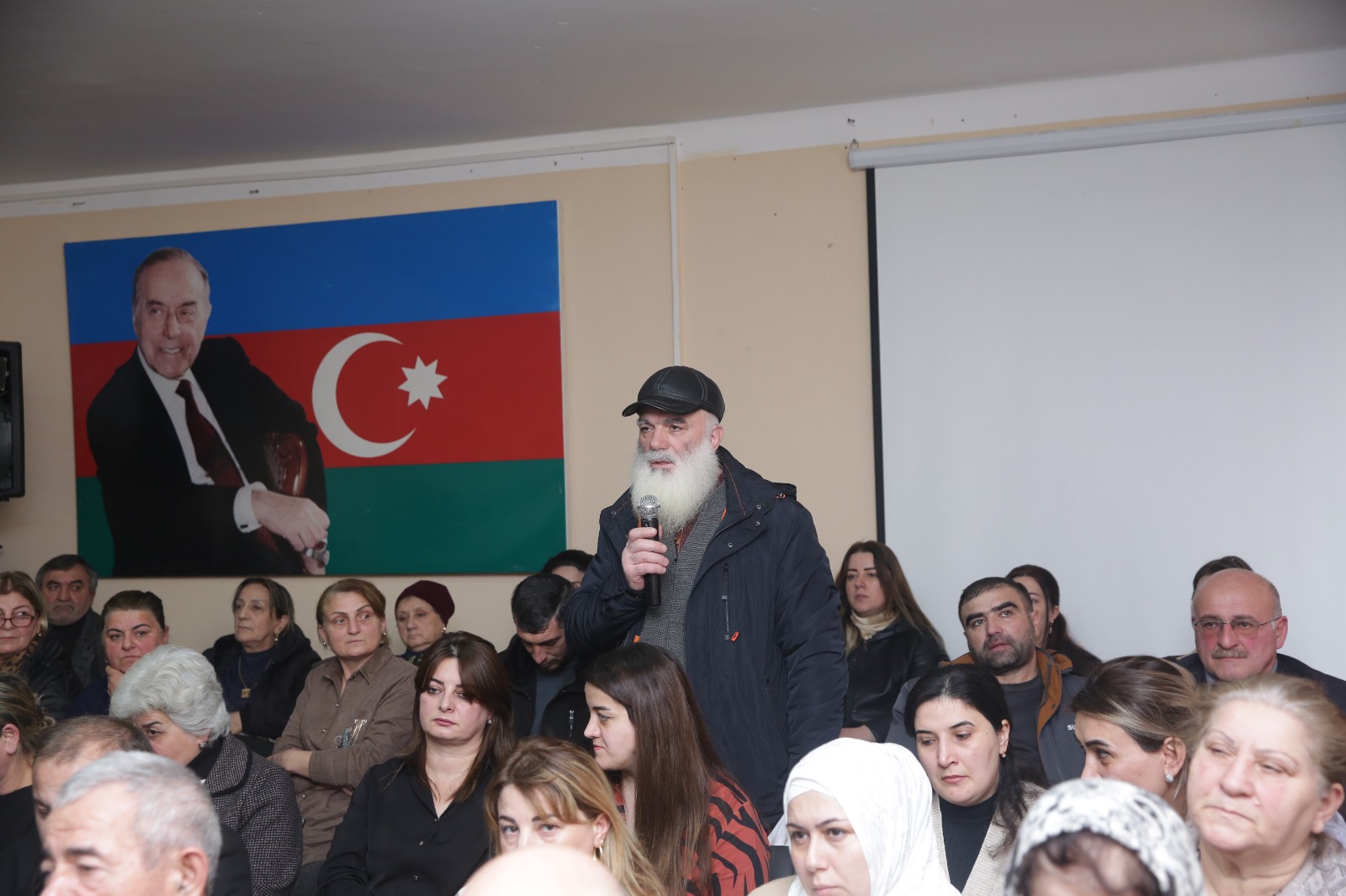 Xaçmaz şəhərində sakinlərin müraciət və təklifləri dinlənilib (FOTO)