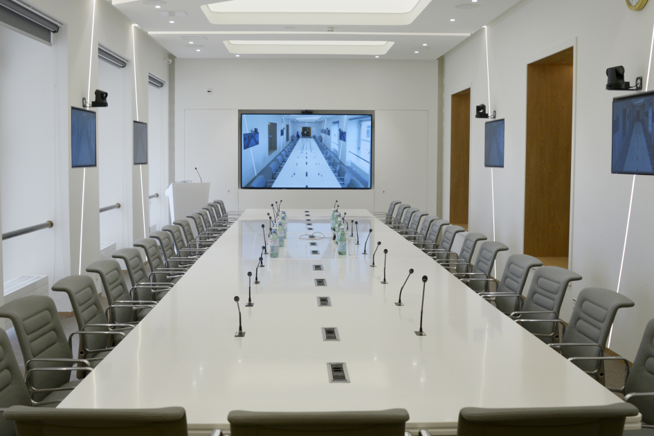 Heydər Əliyev Fondunun vitse-prezidenti Leyla Əliyeva BMT-nin Cenevrə ofisində “Azərbaycan otağı” ilə tanış olub (FOTO)