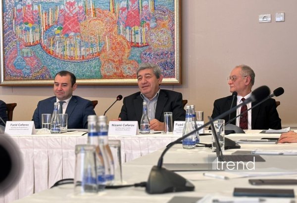 Yazıçı öz kitabını küçədə sata bilməz - Nizami Cəfərov