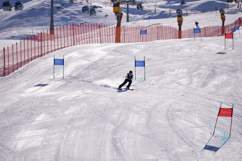 Uşaqlar arasında xizək yarışı üzrə Heydər Əliyev Kuboku keçirildi (FOTO)