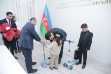 Elnur Rzayev doğum günü olan şəhid övladları ilə görüşüb (FOTO)