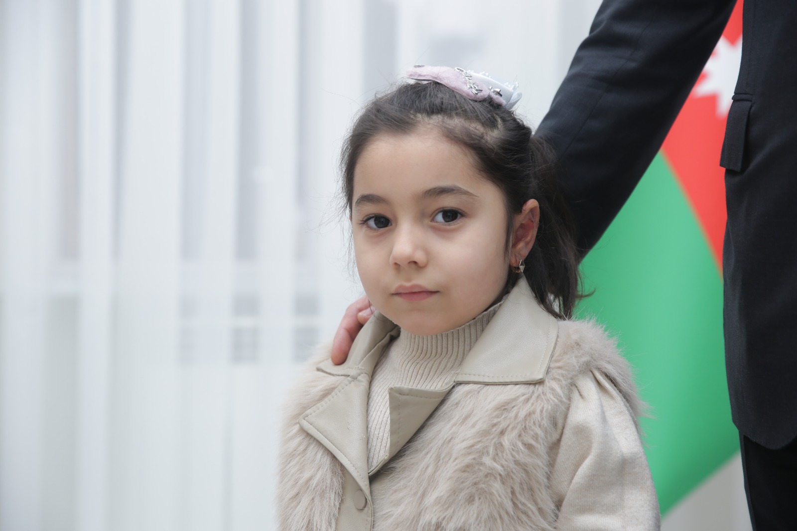 Elnur Rzayev doğum günü olan şəhid övladları ilə görüşüb (FOTO)