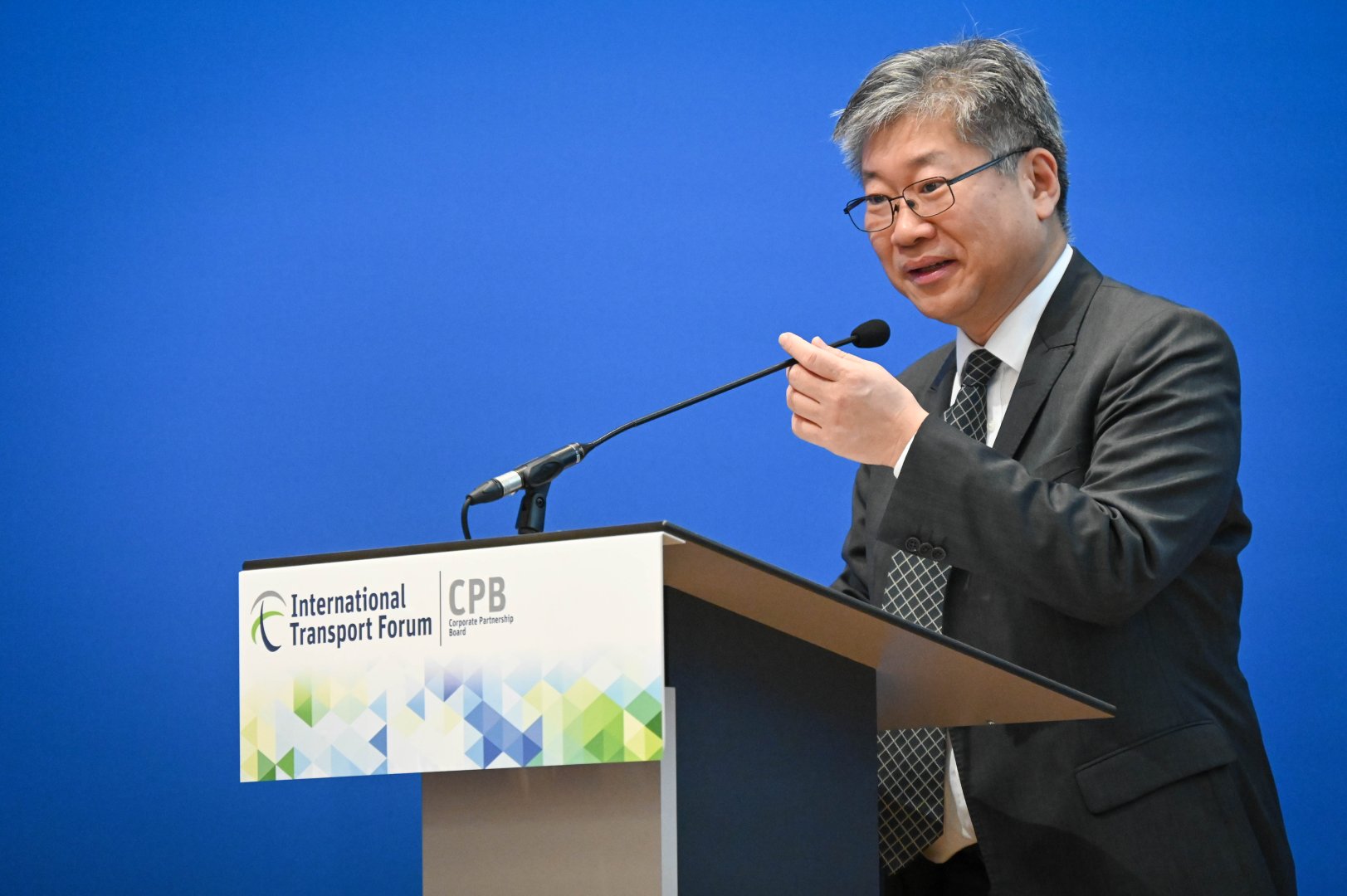 Azərbaycan Beynəlxalq Nəqliyyat Forumu çərçivəsində təcrübəsini bölüşdü (FOTO)