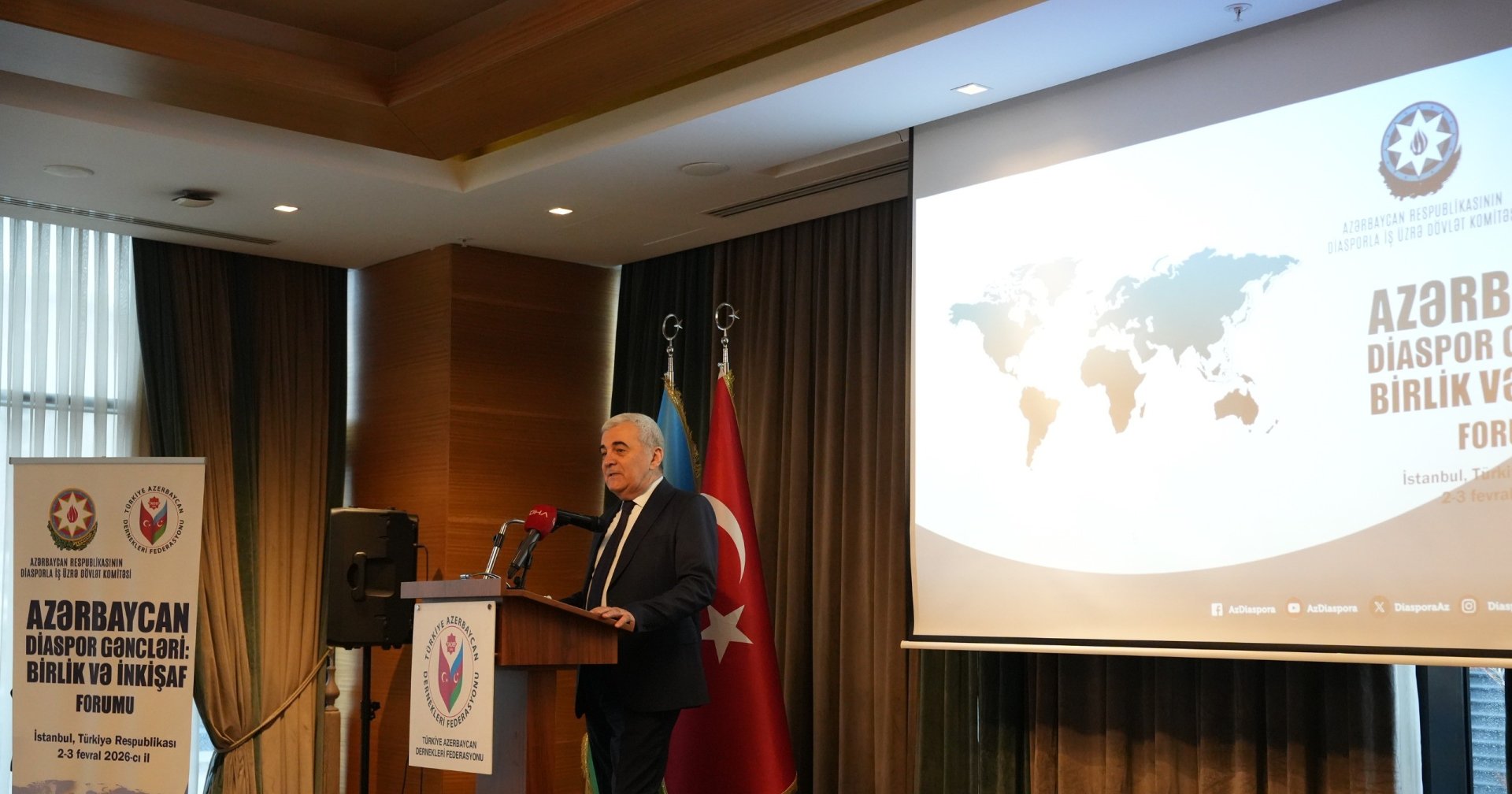 İstanbulda “Azərbaycan Diaspor Gəncləri: Birlik və İnkişaf Forumu” keçirilir (FOTO)