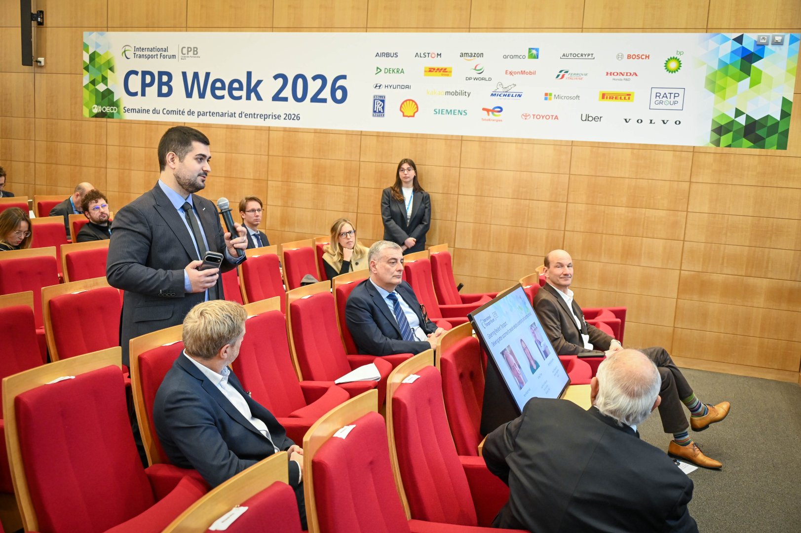 Azərbaycan Beynəlxalq Nəqliyyat Forumu çərçivəsində təcrübəsini bölüşdü (FOTO)