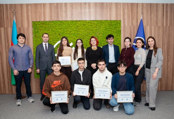 Azercell Gənclər Günü ərəfəsində Beynəlxalq İnformatika Olimpiadası üzrə milli komanda ilə görüş keçirib (FOTO)