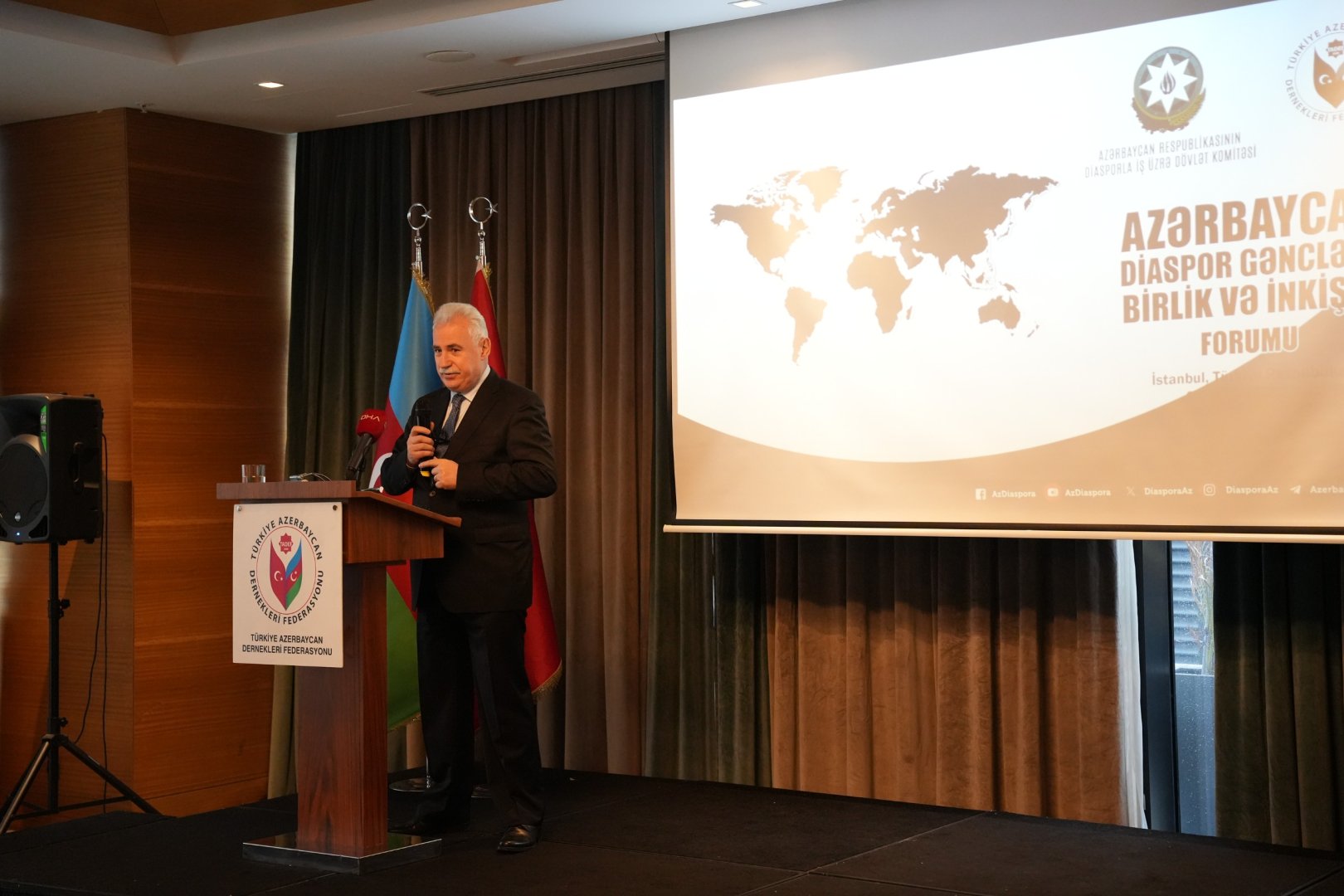 İstanbulda “Azərbaycan Diaspor Gəncləri: Birlik və İnkişaf Forumu” keçirilir (FOTO)