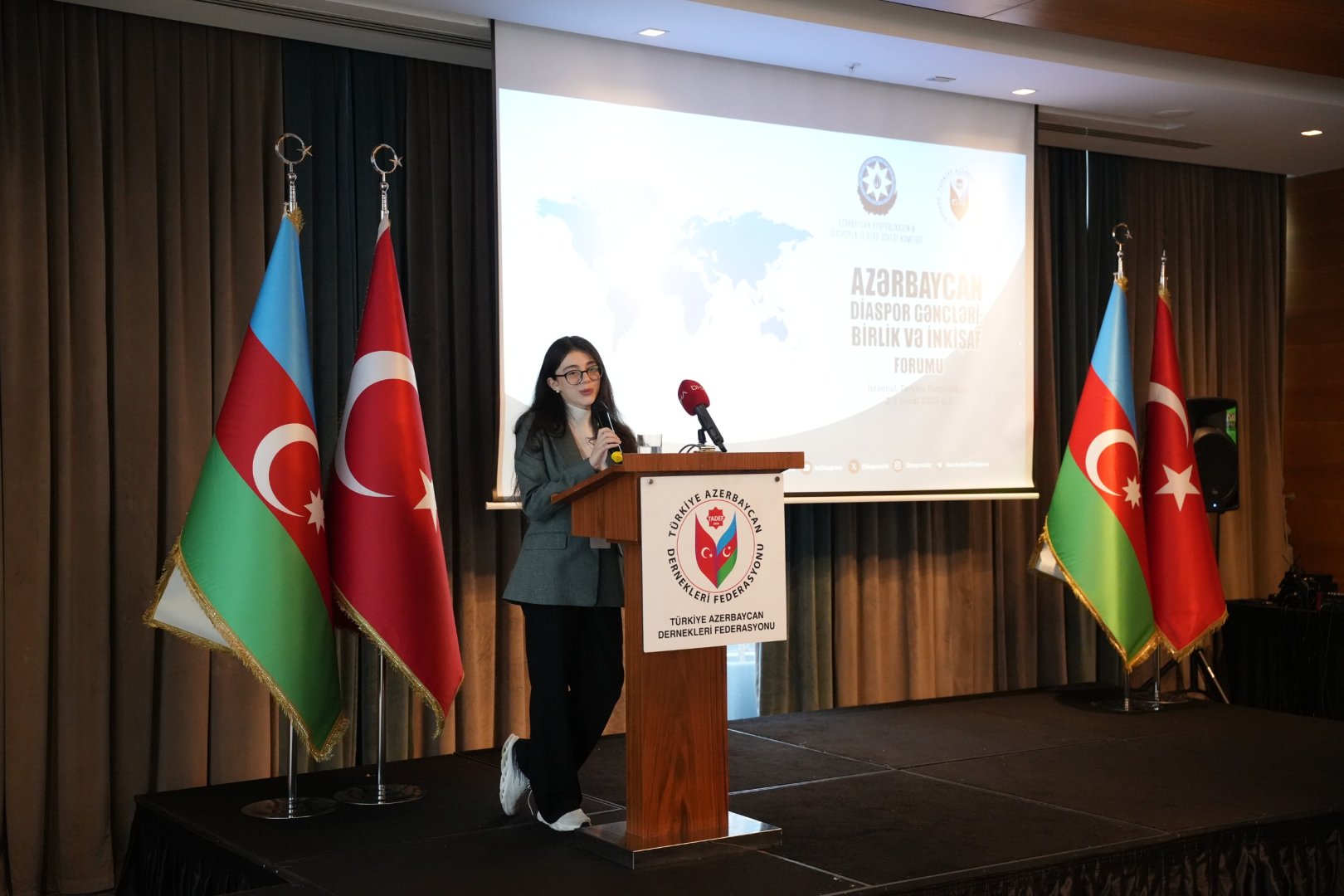 İstanbulda “Azərbaycan Diaspor Gəncləri: Birlik və İnkişaf Forumu” keçirilir (FOTO)