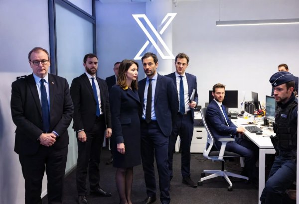 Fransada “X” sosial şəbəkəsinin ofisində axtarışlara başlanılıb