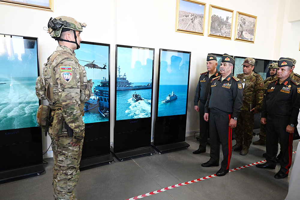 Azərbaycan və BƏƏ arasında hərbi əməkdaşlığın inkişaf perspektivləri müzakirə edilib (FOTO)