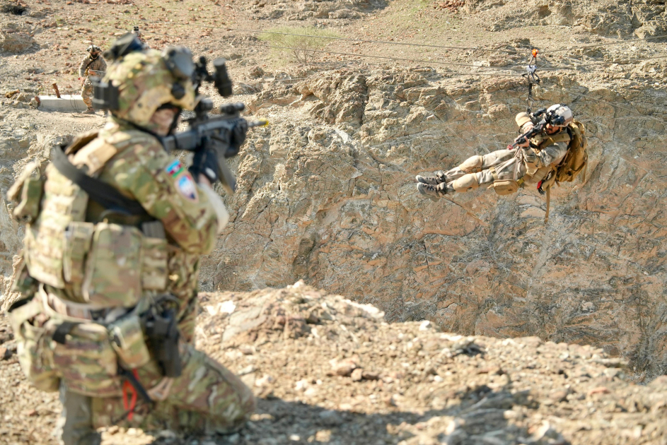 Prezident İlham Əliyev və Birləşmiş Ərəb Əmirliklərinin Prezidenti Əbu-Dabidə “Sülh Qalxanı – 2026” birgə əməliyyat-taktiki təlimini izləyiblər (FOTO)