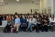 WUF13 üzrə Könüllülük Proqramı çərçivəsində 1000-ə yaxın iştirakçı üçün təlimlər keçirilir (FOTO)