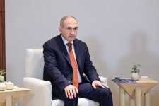 Prezident İlham Əliyevin Əbu-Dabidə Ermənistanın Baş naziri ilə geniş tərkibdə görüşü keçirilib (FOTO/VİDEO)