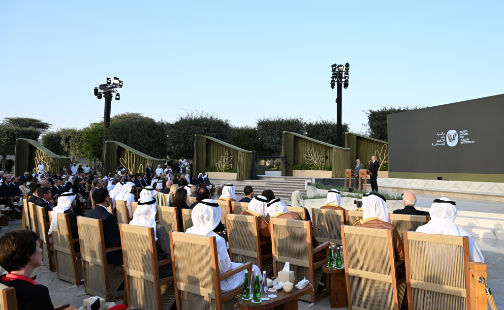 Prezident İlham Əliyevə Əbu-Dabidə “Zayed İnsan Qardaşlığı Mükafatı” təqdim olunub (FOTO)