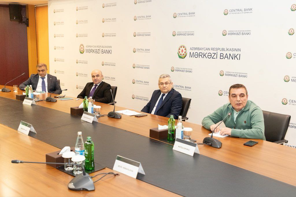 Mərkəzi Bankda ekspertlərlə makroiqtisadi proseslər müzakirə edildi (FOTO)