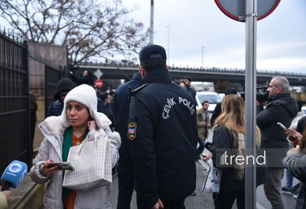 Güllələnmə hadisəsi baş verən liseyin qarşısındakı son vəziyyət (FOTO)