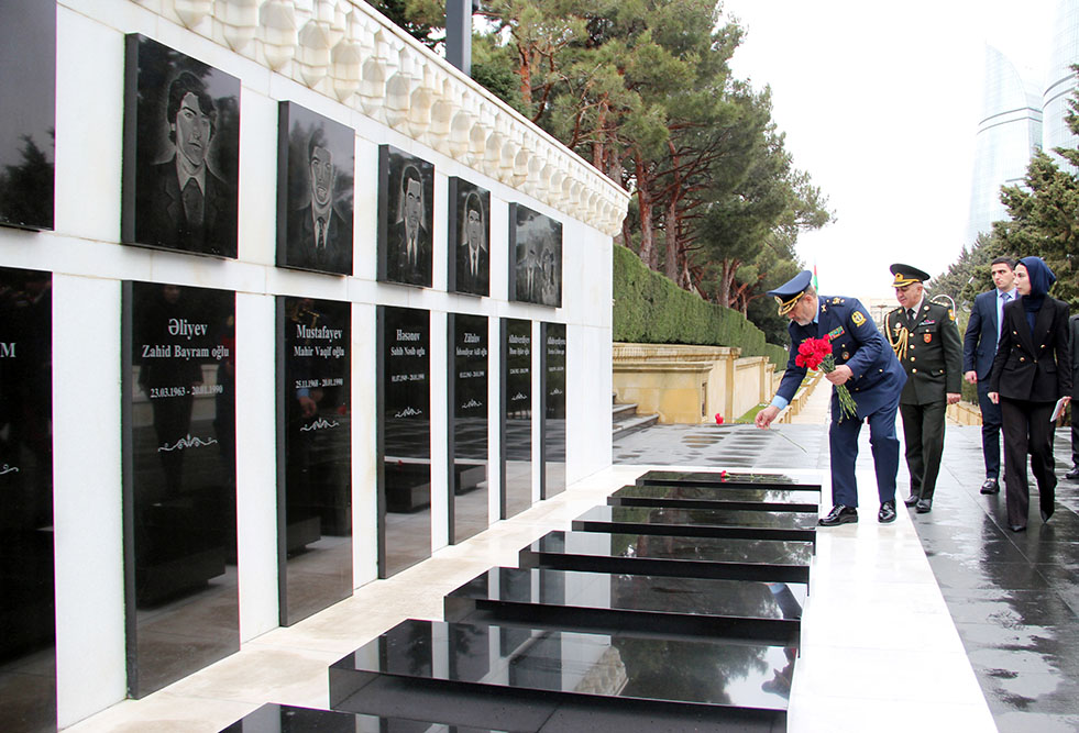 Zakir Həsənov iranlı həmkarı ilə hərbi əməkdaşlığın perspektivlərini müzakirə edib (FOTO)