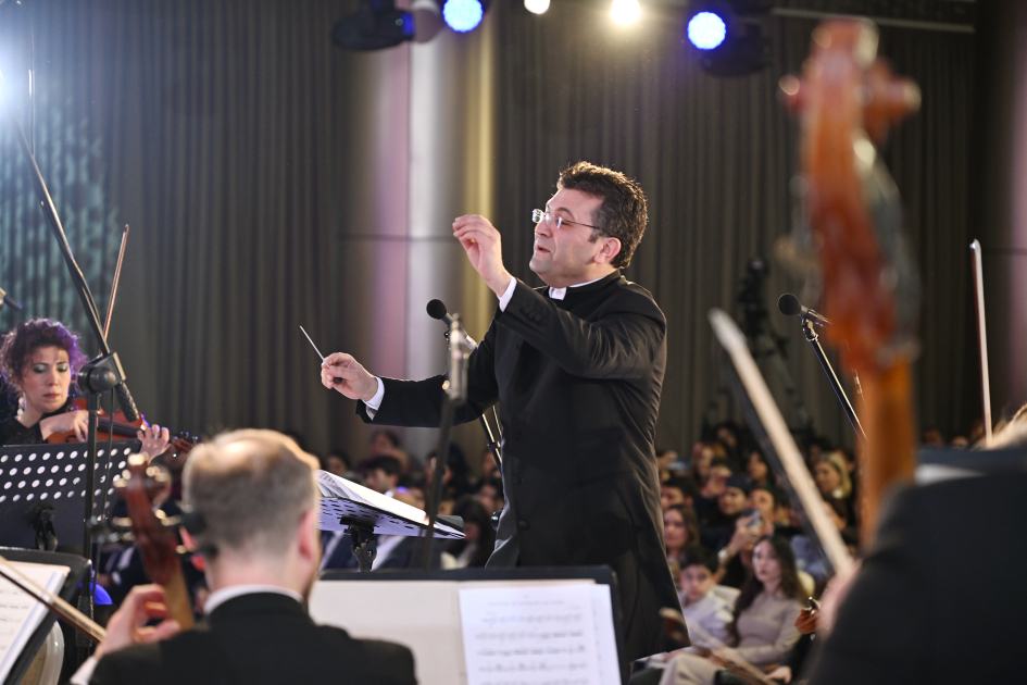 Qəbələdə “Qış nağılı” II Beynəlxalq Musiqi Festivalının açılışı olub (FOTO)