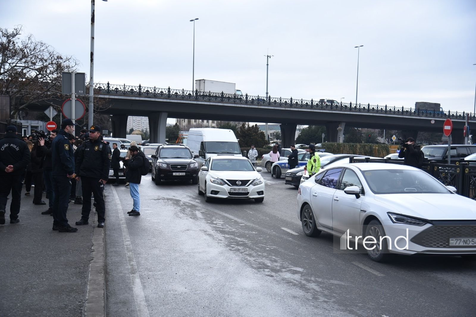 Güllələnmə hadisəsi baş verən liseyin qarşısındakı son vəziyyət (FOTO)
