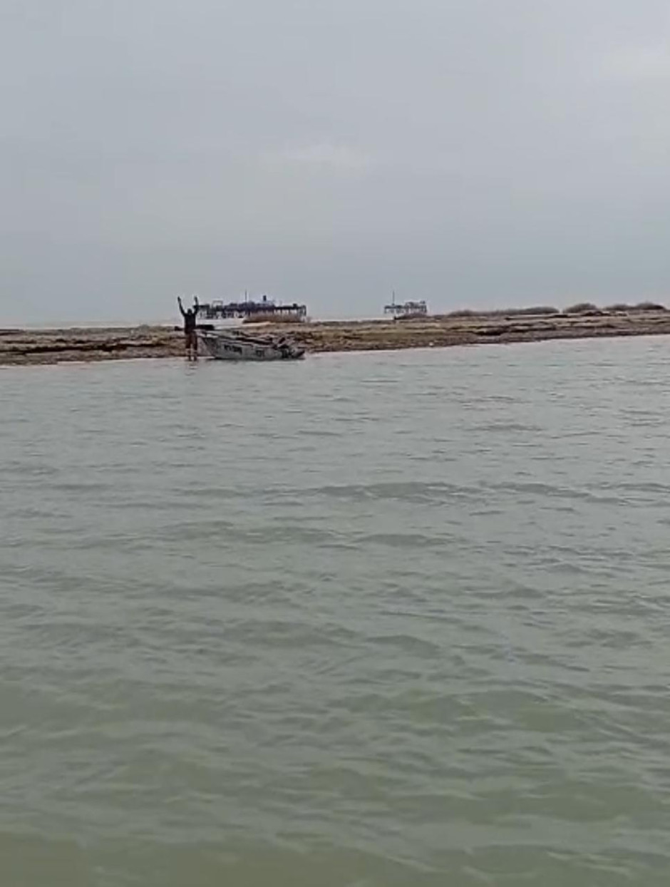 Qaradağda dənizdə köməksiz qalan balıqçılar xilas edildi (FOTO)