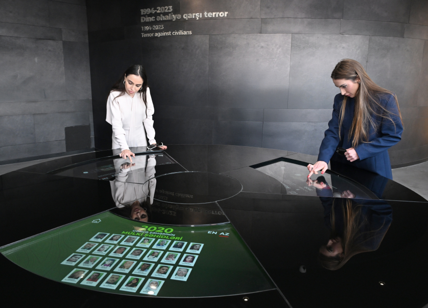 Heydər Əliyev Fondunun vitse-prezidenti Leyla Əliyeva və Alena Əliyeva Gəncə Memorial Kompleksini və Milli Qəhrəman Natiq Qasımovun ailəsini ziyarət ediblər (FOTO)