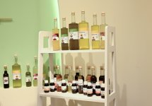 Heydər Əliyev Fondunun vitse-prezidenti Leyla Əliyeva və Alena Əliyeva Gəncədə qadın sahibkarın sağlam qida brendi ilə tanış olublar (FOTO)