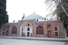 Heydər Əliyev Fondunun vitse-prezidenti Leyla Əliyeva və Alena Əliyeva Gəncədə Şah Abbas məscidini ziyarət ediblər (FOTO)