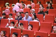 Heydər Əliyev Fondunun vitse-prezidenti Leyla Əliyeva və Alena Əliyeva Gəncə Dövlət Dram Teatrında “İsi və Piti” animasiya serialının premyerasında olublar (FOTO)