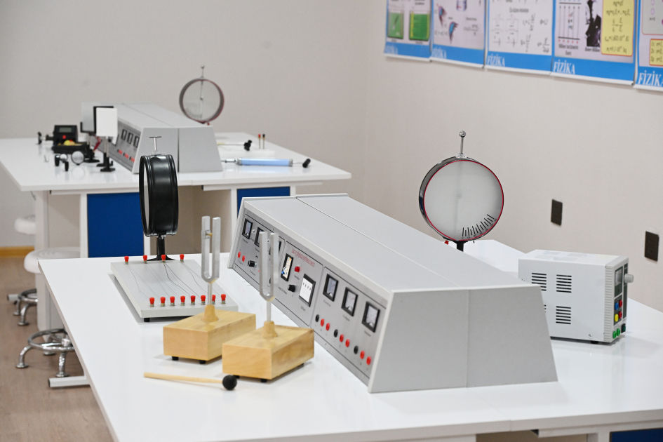 Heydər Əliyev Fondunun vitse-prezidenti Leyla Əliyeva və Alena Əliyeva Gəncədə STEAM mərkəzində və 37 nömrəli tam orta məktəbdə olublar (FOTO)