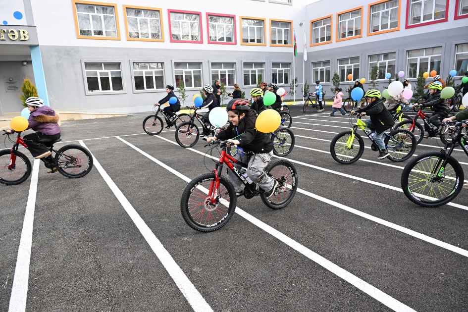 Heydər Əliyev Fondunun vitse-prezidenti Leyla Əliyeva və Alena Əliyeva Gəncədə STEAM mərkəzində və 37 nömrəli tam orta məktəbdə olublar (FOTO)