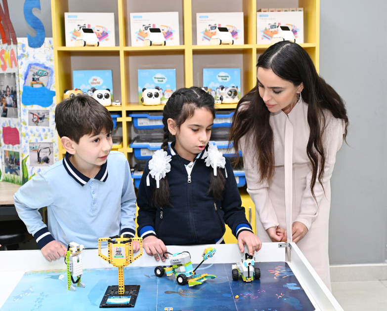 Heydər Əliyev Fondunun vitse-prezidenti Leyla Əliyeva və Alena Əliyeva Gəncədə STEAM mərkəzində və 37 nömrəli tam orta məktəbdə olublar (FOTO)