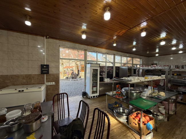 Məşhur restoranda saxta alkoqollu içkilər aşkarlandı (FOTO)