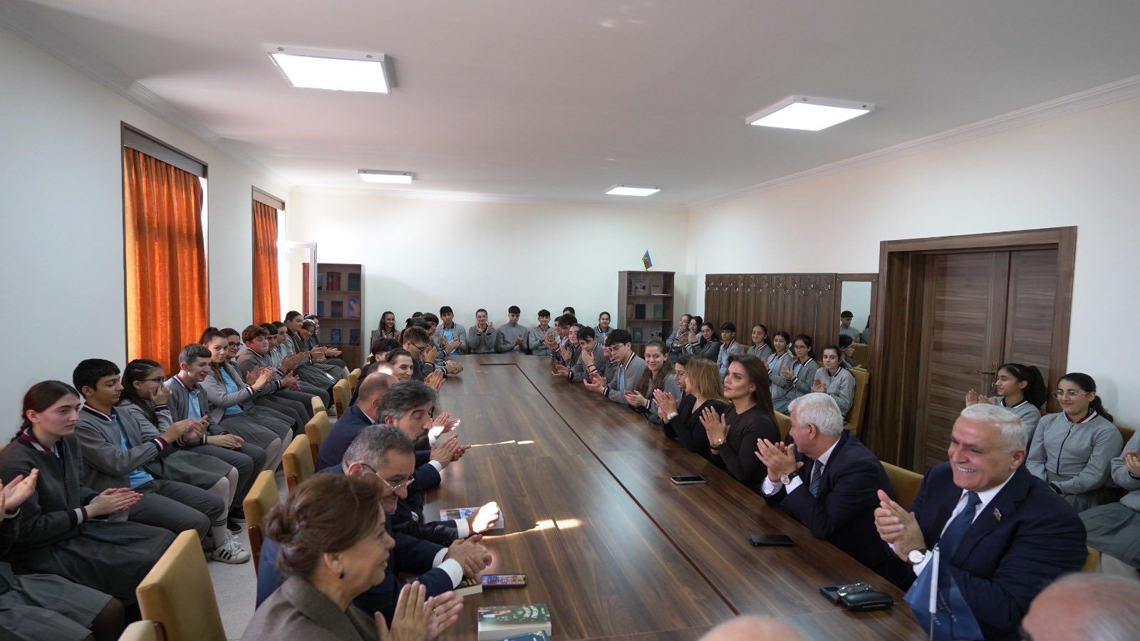 Elm məktəbdən başlayır: UNEC-in təşəbbüsü genişlənir