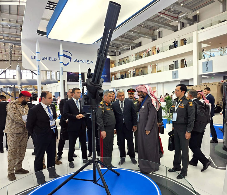 Zakir Həsənov Səudiyyə Ərəbistanının müdafiə naziri ilə hərbi-texniki əməkdaşlığı müzakirə etdi (FOTO)