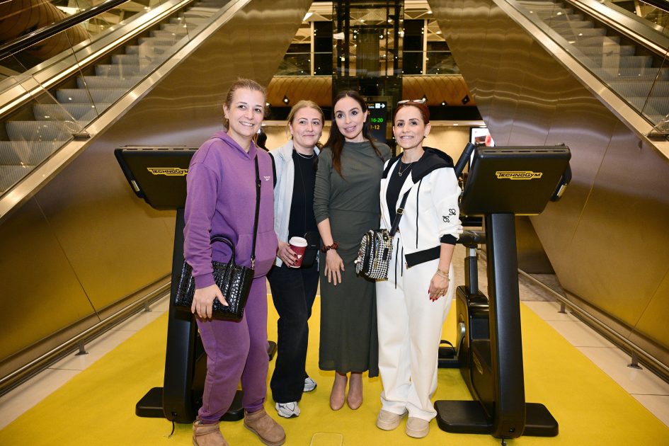 Leyla Əliyeva Bakıda dünyaşöhrətli fotojurnalist Reza Deqatinin “Yüksələn işıq” sərgisini ziyarət edib (FOTO)