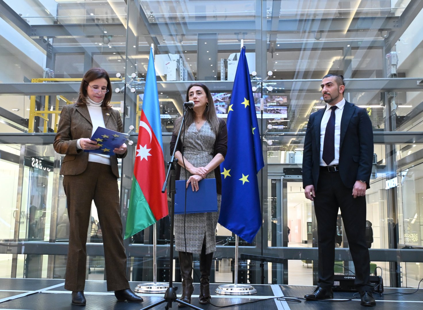 Bakıda “Avropanın meydanları” adlı fotosərginin açılış mərasimi olub (FOTO)