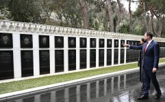 Amerika Birləşmiş Ştatlarının Vitse-prezidenti Cey. Di. Vens Şəhidlər xiyabanını ziyarət edib (FOTO)