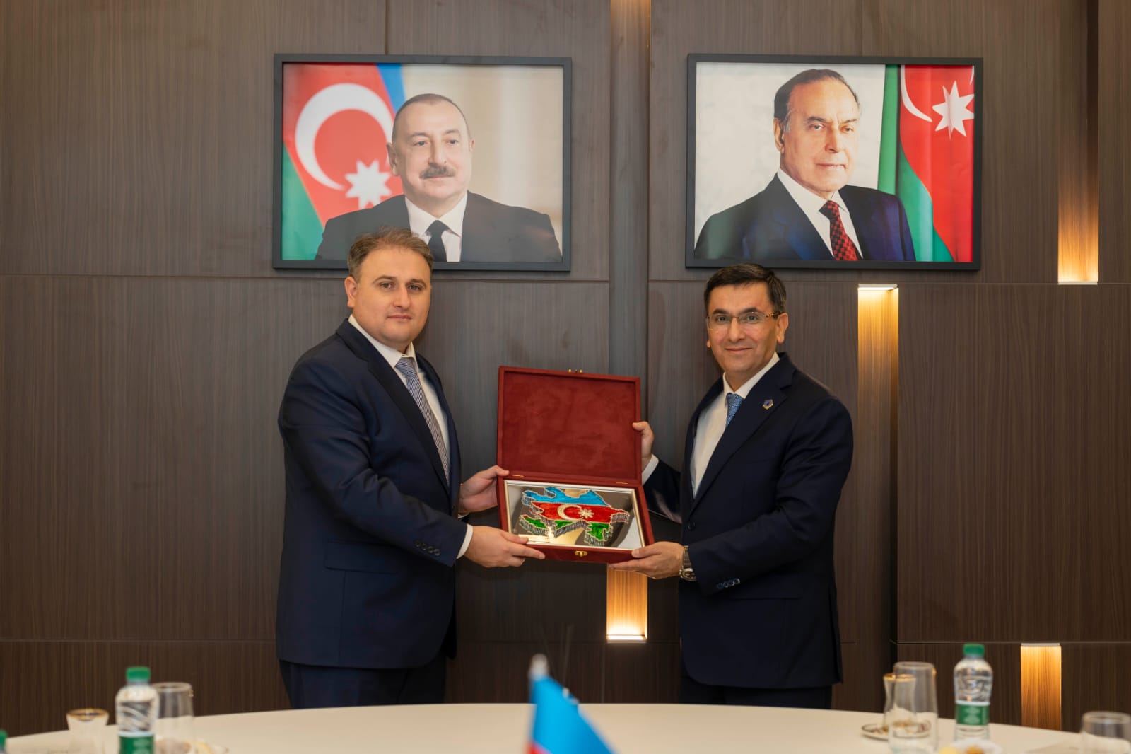 Azərbaycan Ər-Riyaddakı hərbi sərgidə fəal müzakirələr aparır (FOTO)