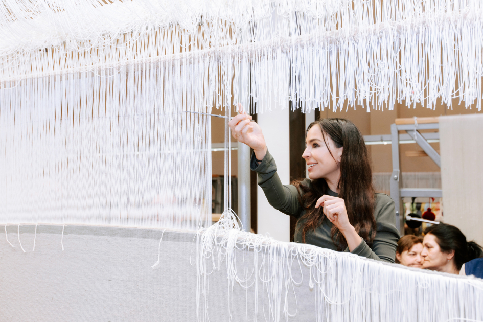 Heydər Əliyev Fondunun vitse-prezidenti Leyla Əliyeva Şuşa məscidi üçün hazırlanan dairəvi əl xalçasının kəsilməsi mərasimində iştirak edib (FOTO)