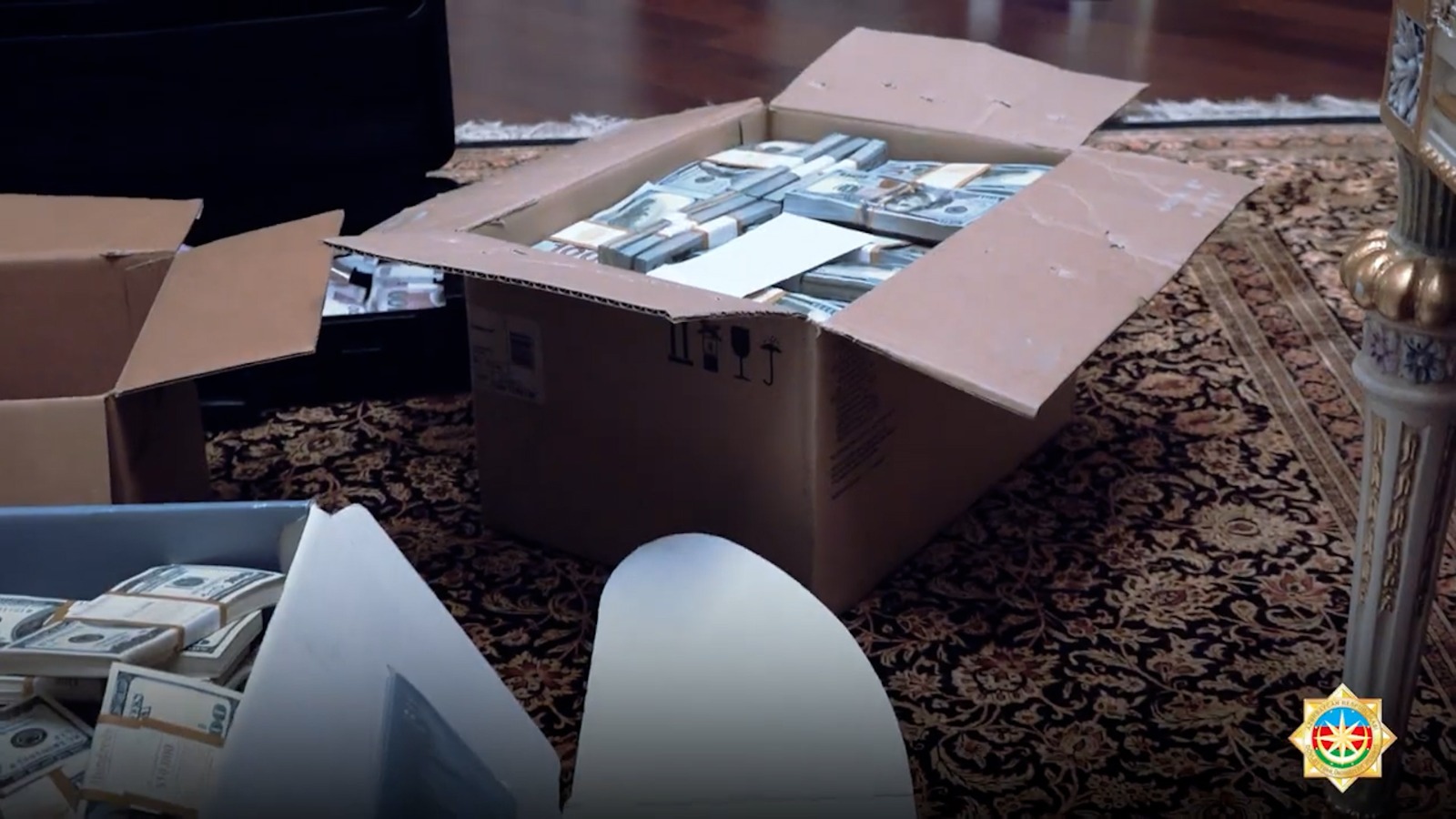 Ramiz Mehdiyevin evindən görüntülər – Pullar belə aşkarlanıb (FOTO/VİDEO)