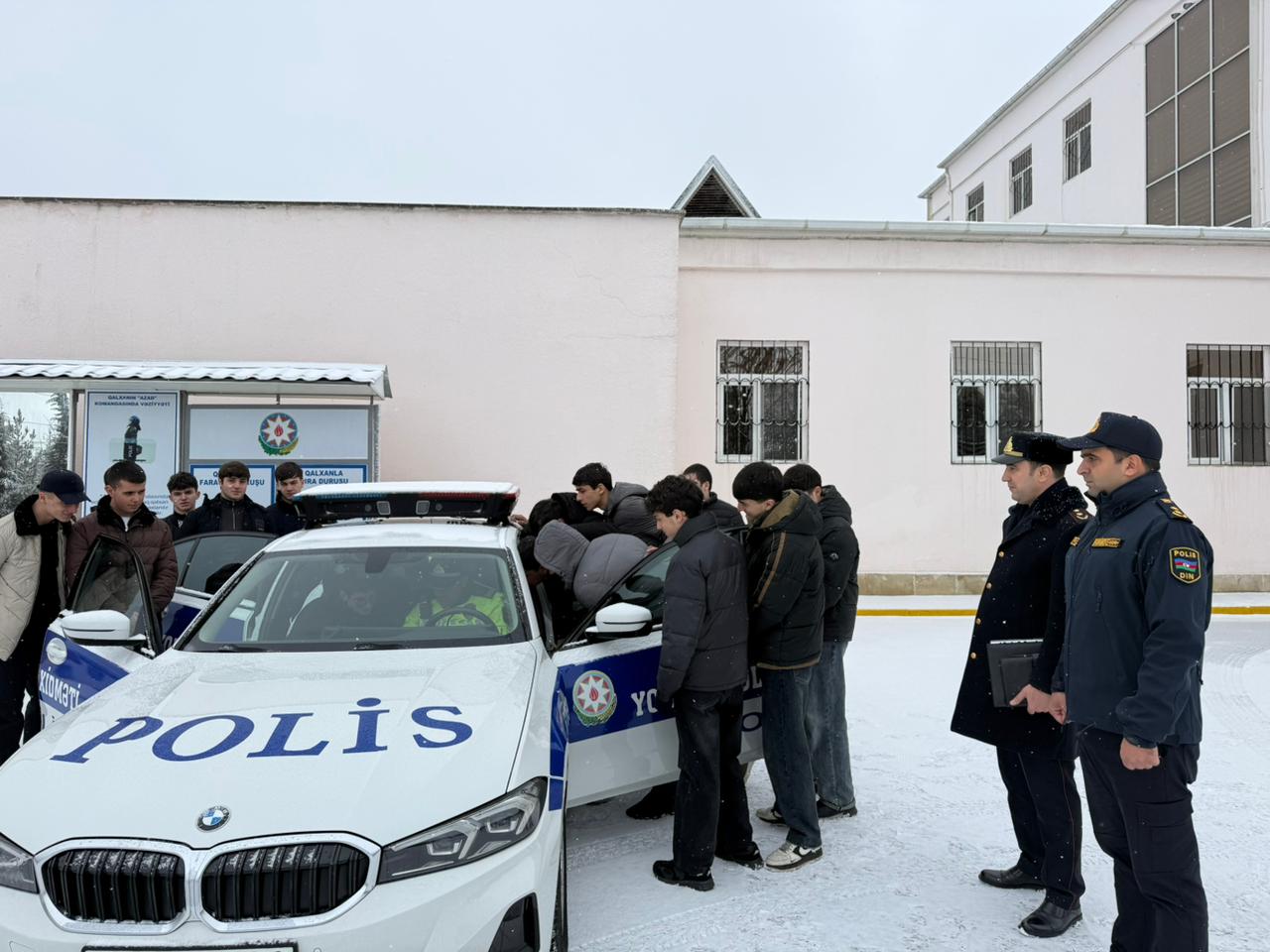 Qusarda polis olmaq istəyən gənclərlə görüş keçirilib (FOTO)