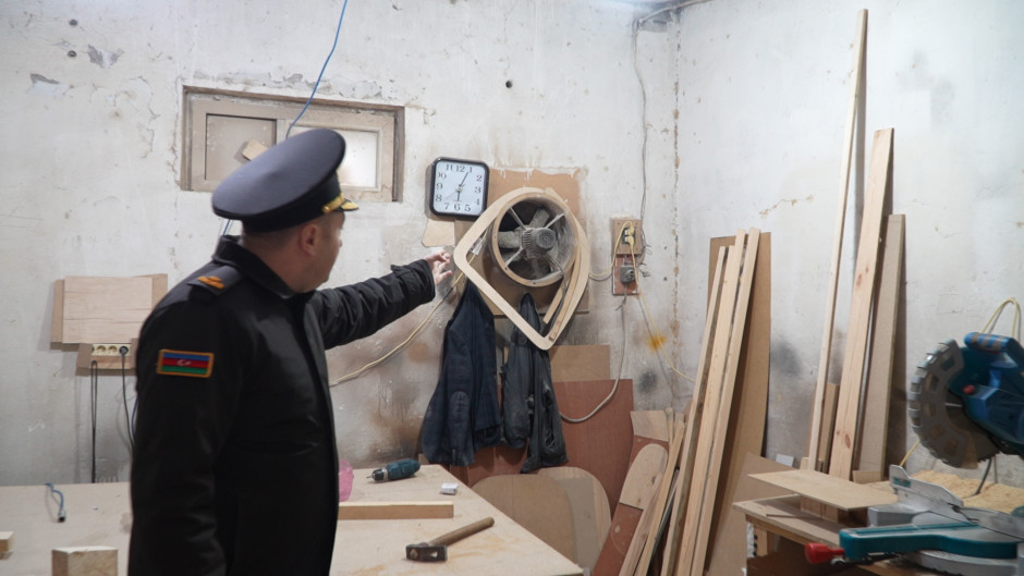 Bakıda yanğın təhlükəli mebel sexinin fəaliyyəti dayandırıldı (FOTO)