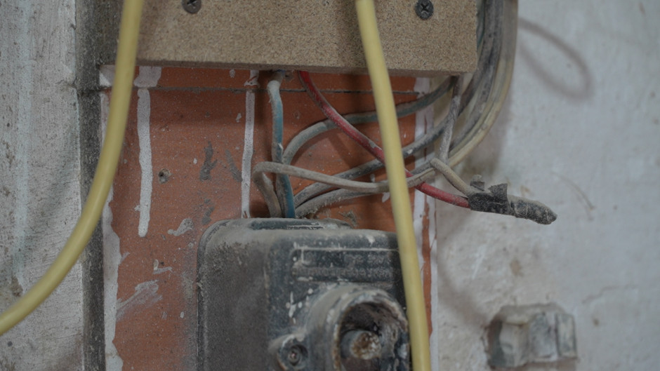 Bakıda yanğın təhlükəli mebel sexinin fəaliyyəti dayandırıldı (FOTO)