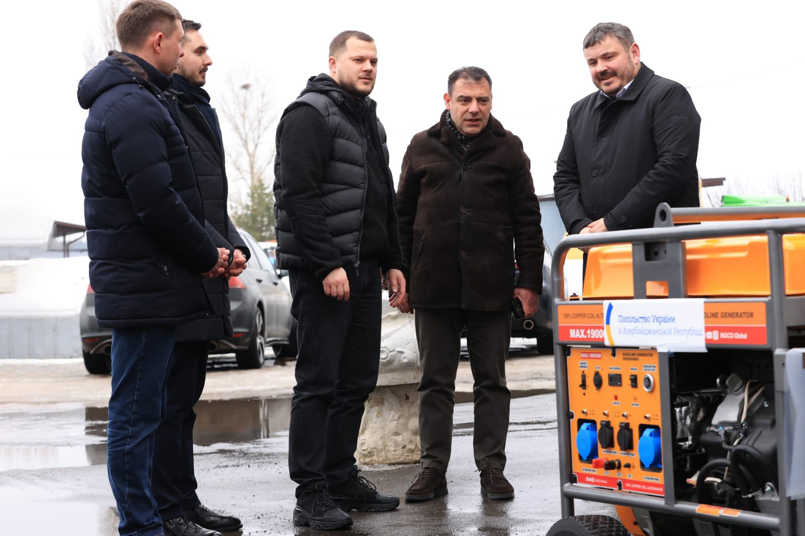 Azərbaycanın Ukraynaya göndərdiyi enerji avadanlıqlarından ibarət humanitar yardım təhvil verildi (FOTO)