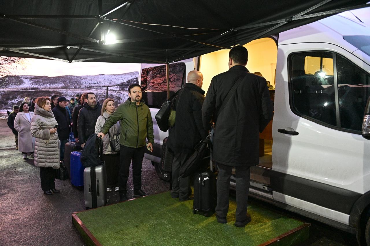 Azərbaycan nümayəndə heyəti Ermənistana gəliblər (FOTO/VİDEO)