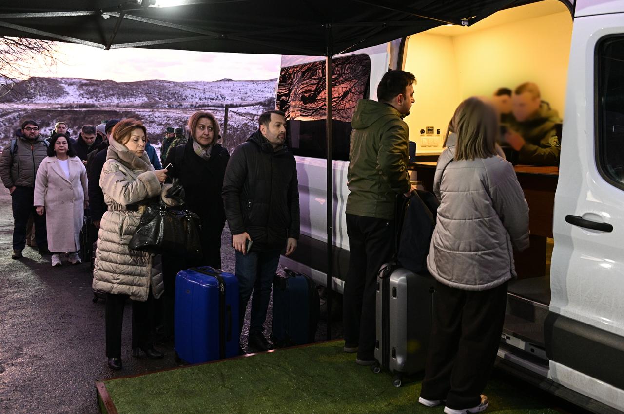 Azərbaycan nümayəndə heyəti Ermənistana gəliblər (FOTO/VİDEO)