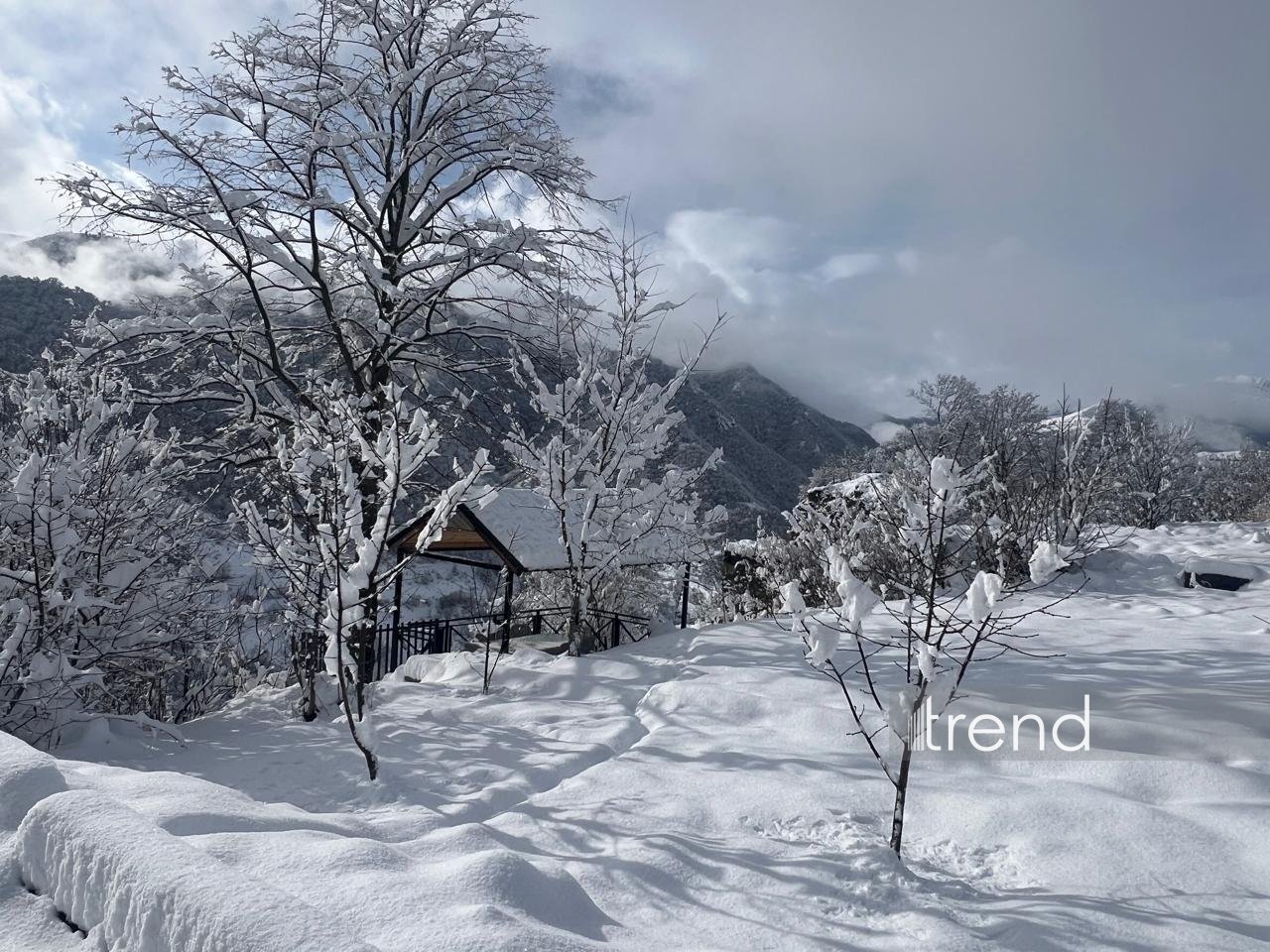 Kəlbəcərə 40 santimetrədək qar yağıb (VİDEO)