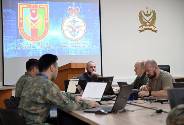 Azərbaycan və Böyük Britaniya hərbçiləri kibertəhlükəsizlik təlimində iştirak ediblər (FOTO)